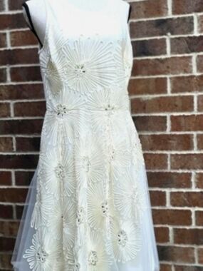 Badgley Mischka Ivory Floral Appliqué Mini Dress size 10 NWOT